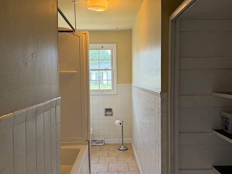 121 Woodgate Cir - Photo 5 of 13