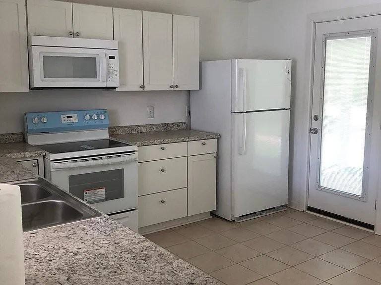 5480 Shallowford Rd - Photo 4 of 10