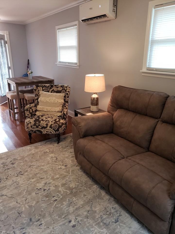 350 Royal Oaks Dr - Photo 3 of 9
