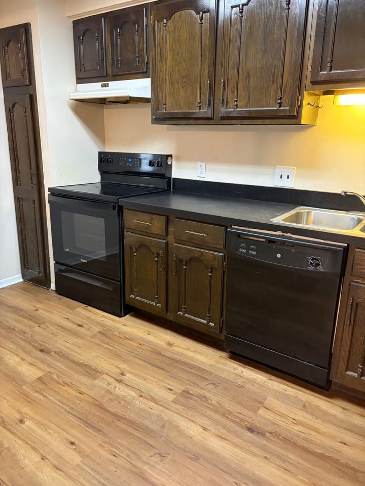 41718 Bedford Dr - Photo 4 of 11