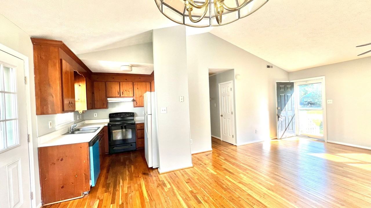 14720 Loren Dr - Photo 2 of 7