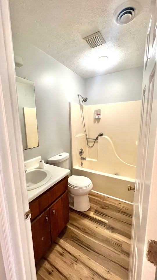 14720 Loren Dr - Photo 3 of 7