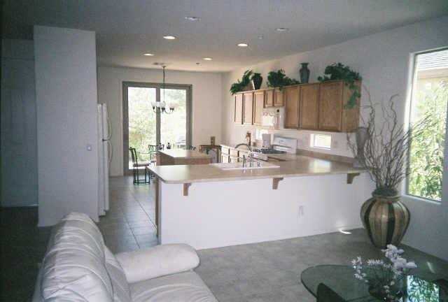 12411 W Roberta Ln - Photo 2 of 7