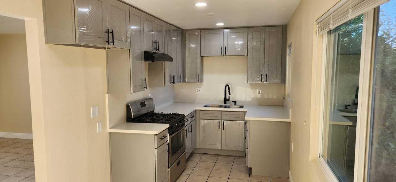 1131 Highland St #E - Photo 2 of 13