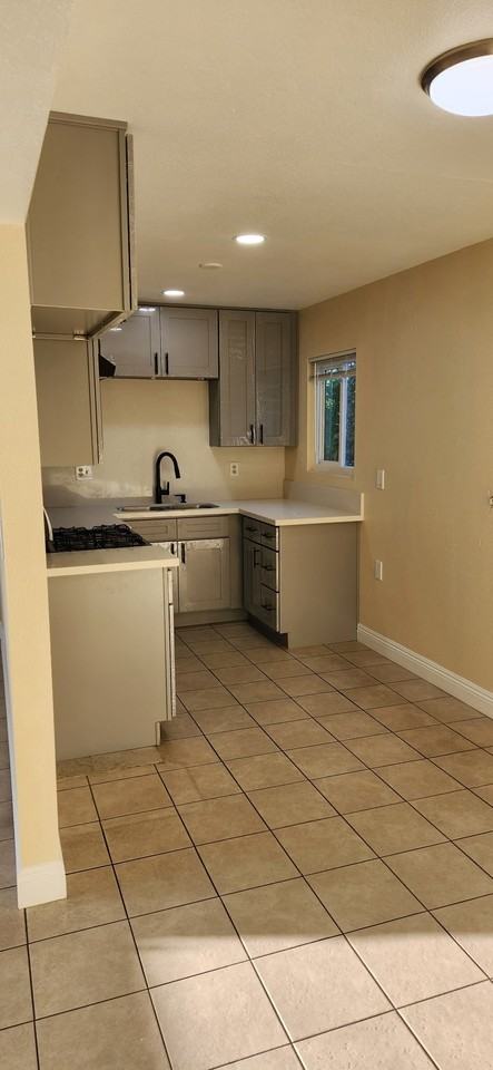 1131 Highland St #E - Photo 3 of 13