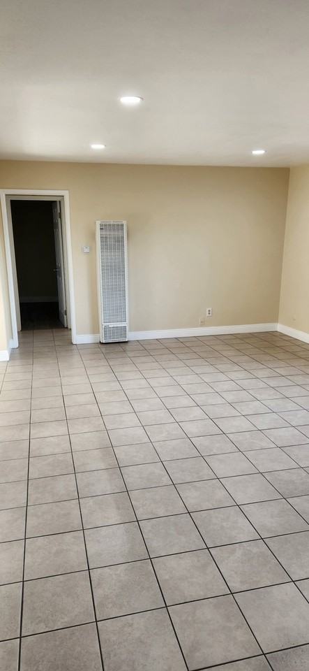 1131 Highland St #E - Photo 4 of 13