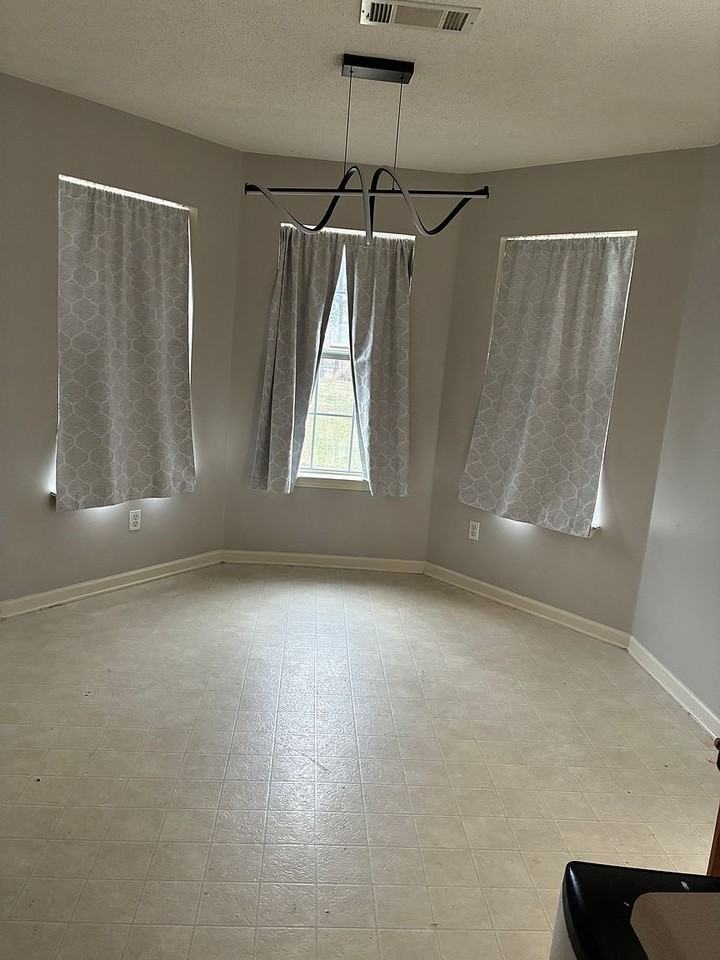 370 Brown Rd - Photo 2 of 5