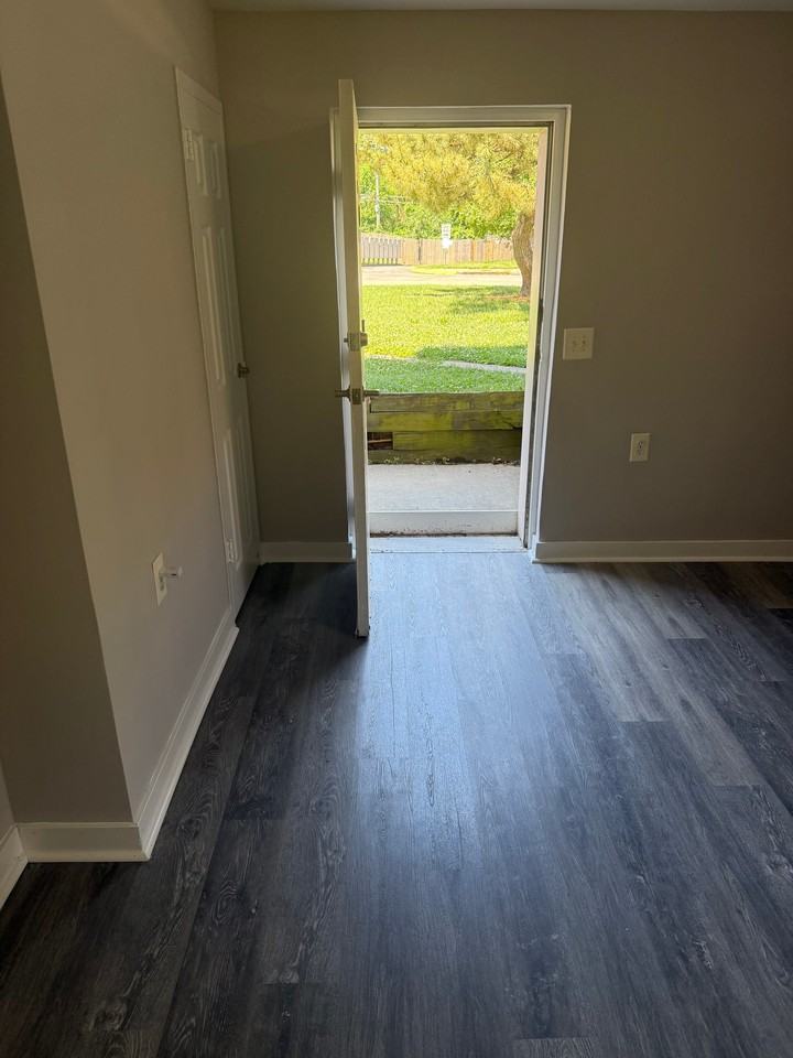 2125 Cameron Dr #2105G - Photo 3 of 6