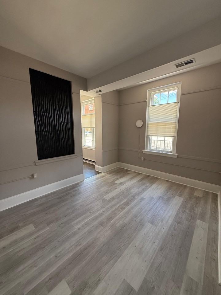 18 W 27th St - Photo 2 of 5