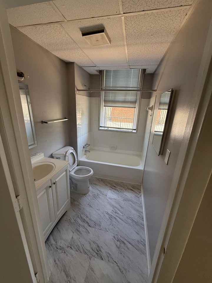 18 W 27th St - Photo 3 of 5