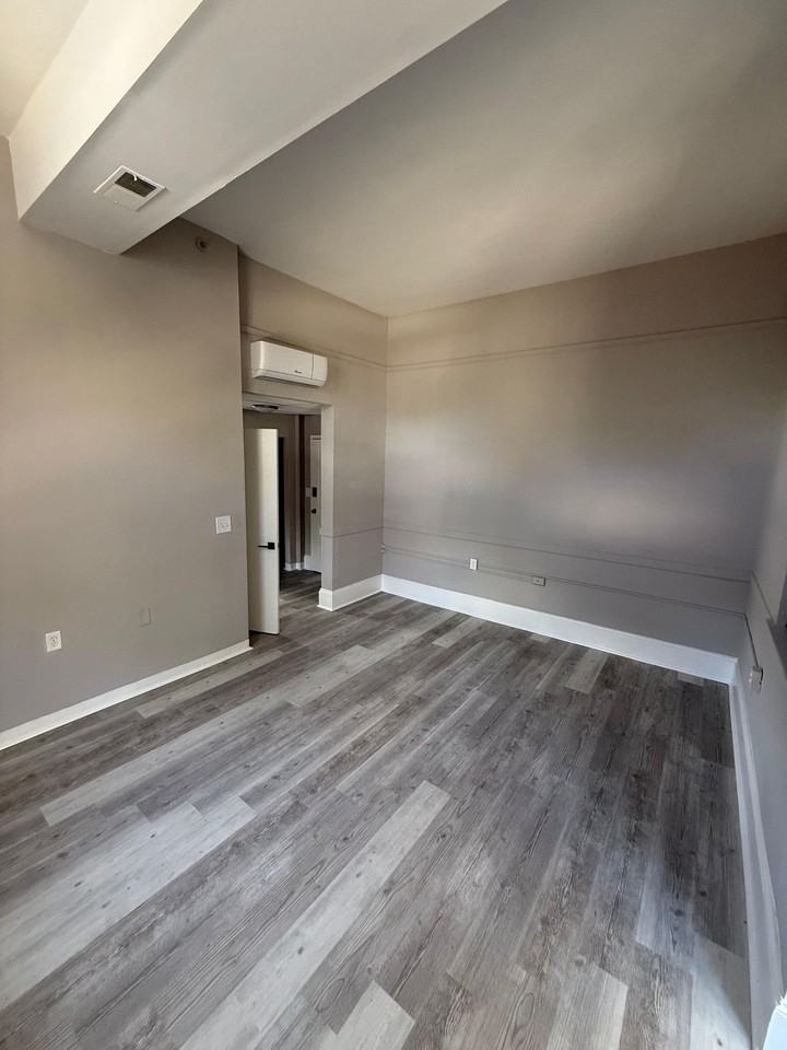 18 W 27th St - Photo 4 of 5