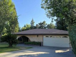featured image of 740 Katherine Ln