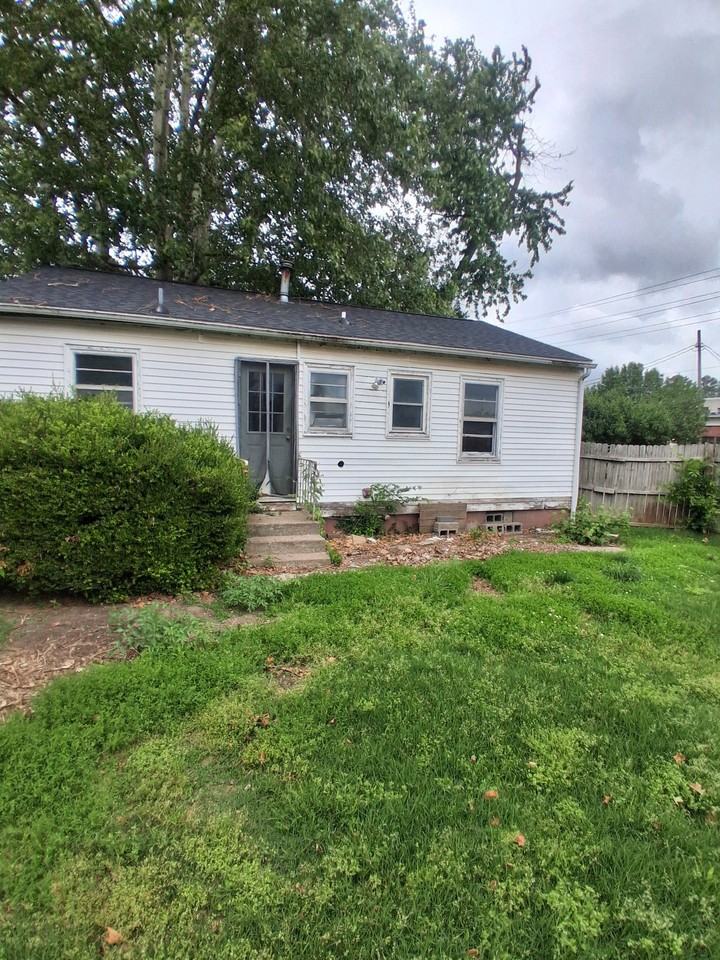 521 N Davis St - Photo 2 of 20
