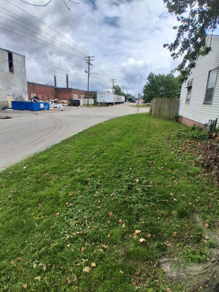 521 N Davis St - Photo 5 of 20