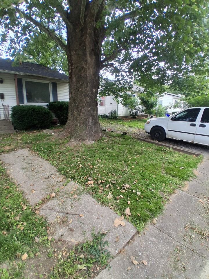 521 N Davis St - Photo 7 of 20