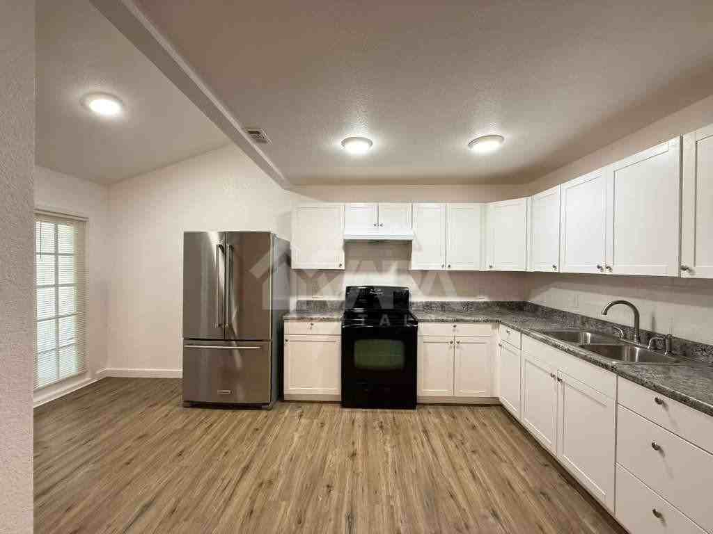 8818 Bridington - Photo 4 of 19