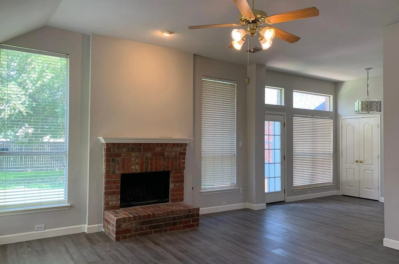 11704 Rocky Point Dr - Photo 4 of 13