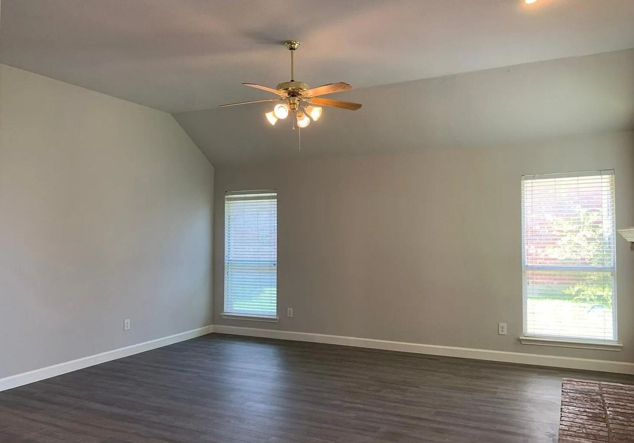 11704 Rocky Point Dr - Photo 5 of 13