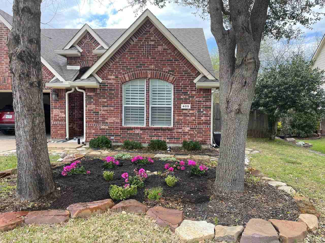 405 N Village Dr - Photo 2 of 18