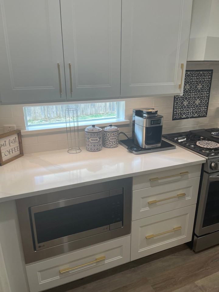 405 N Village Dr - Photo 5 of 18