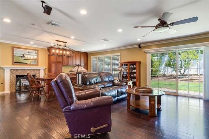 1049 El Mirador Dr - Photo 3 of 13