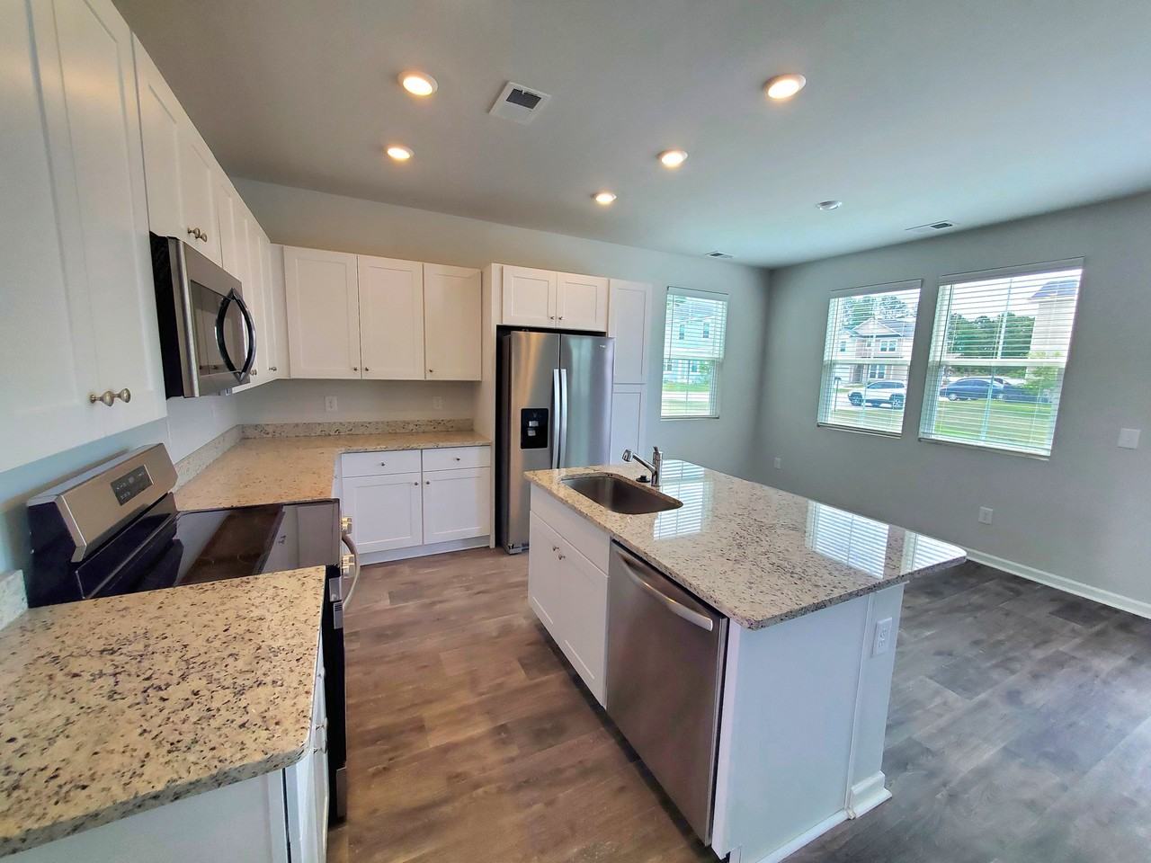 174 Cypress Hollow Dr - Photo 3 of 20