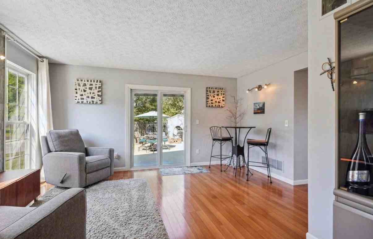 9126 Ellersly Dr - Photo 3 of 16