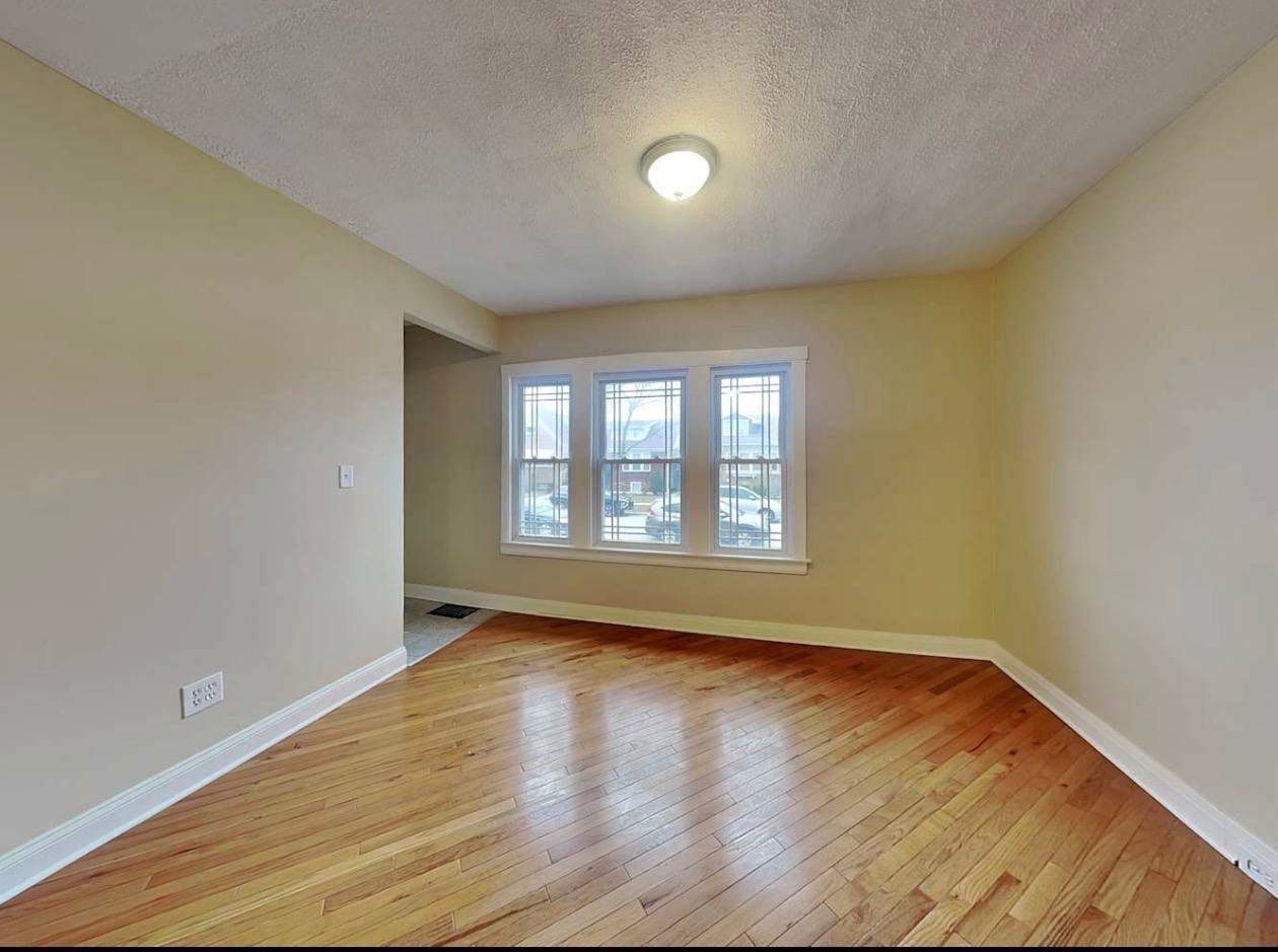 2729 Wesley Ave - Photo 3 of 15