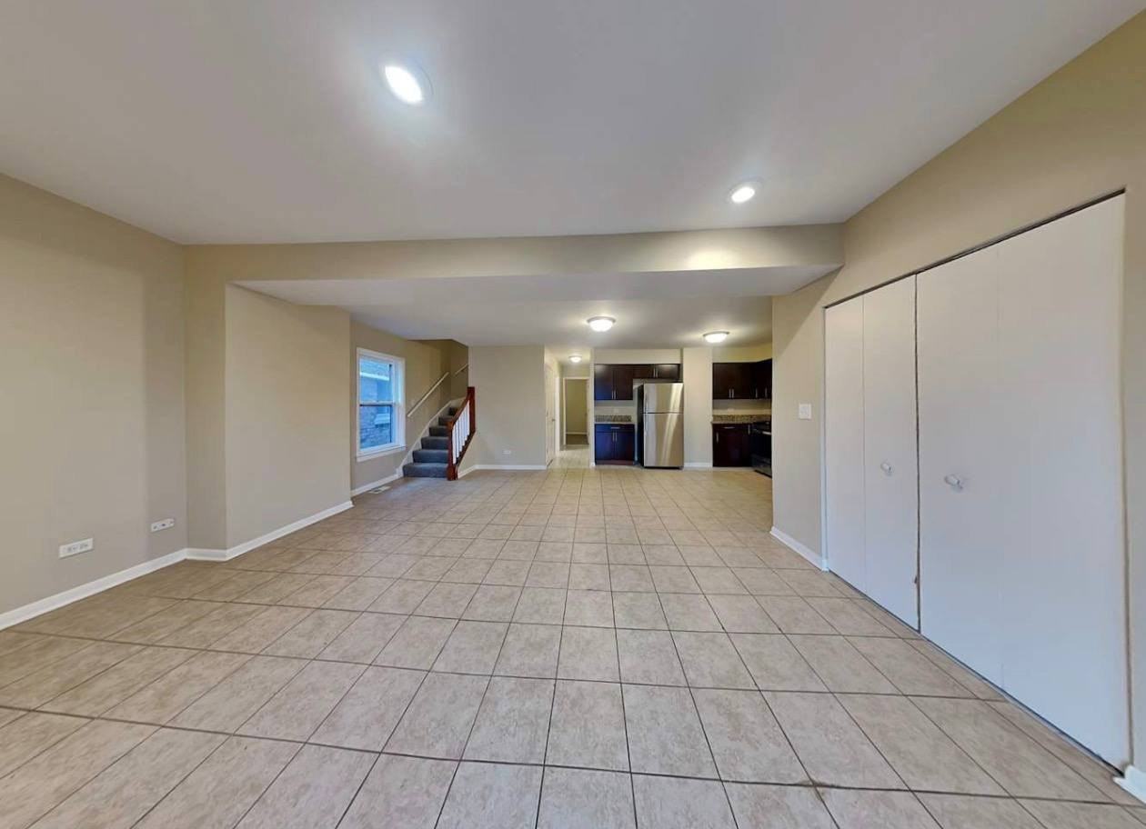 2729 Wesley Ave - Photo 5 of 15