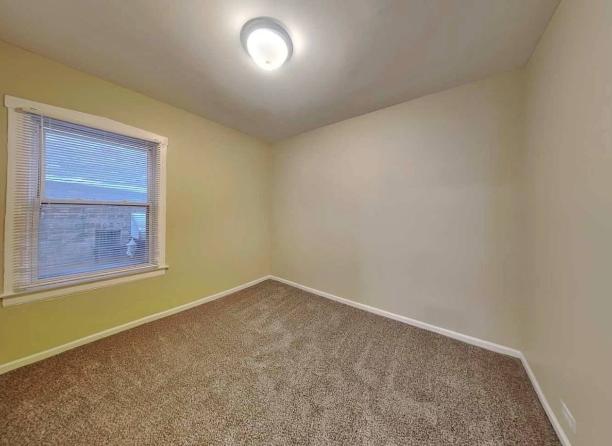 2729 Wesley Ave - Photo 7 of 15