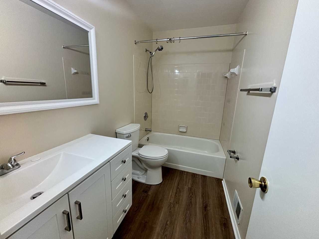 24 Laurence Brooke Rd - Photo 3 of 17