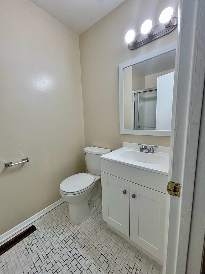 24 Laurence Brooke Rd - Photo 4 of 17