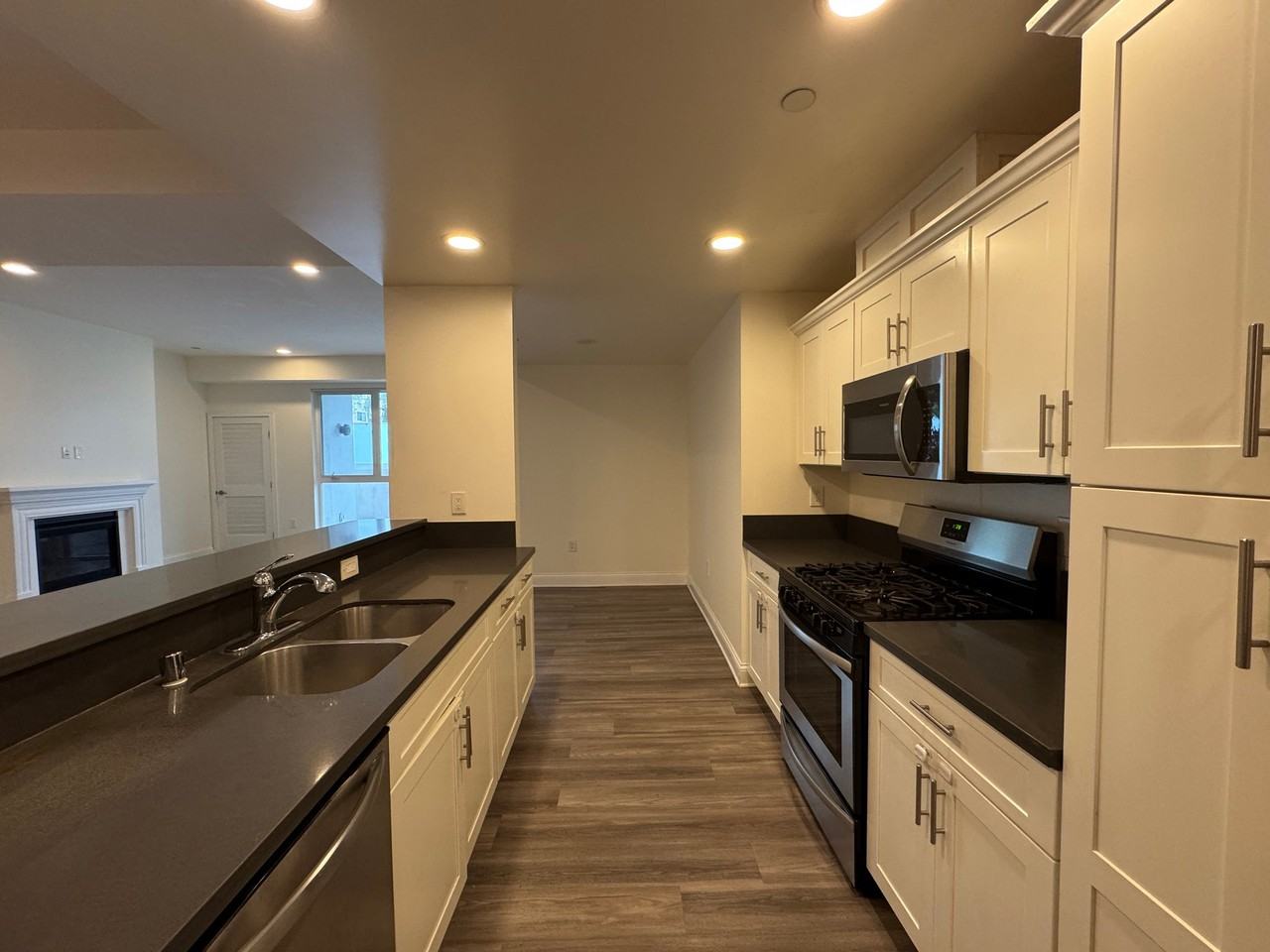 14934 Burbank Blvd #102 - Photo 4 of 20