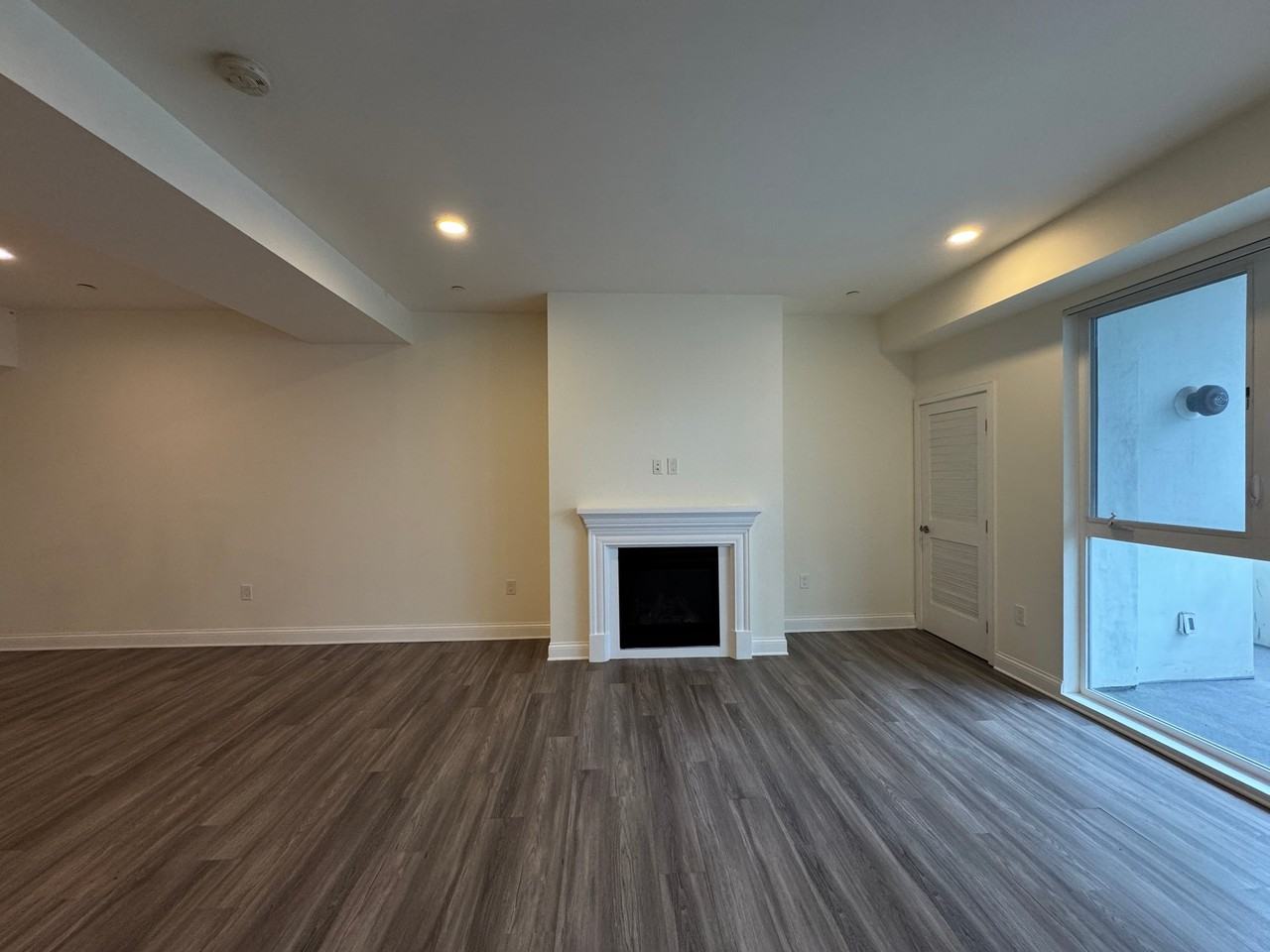 14934 Burbank Blvd #102 - Photo 6 of 20
