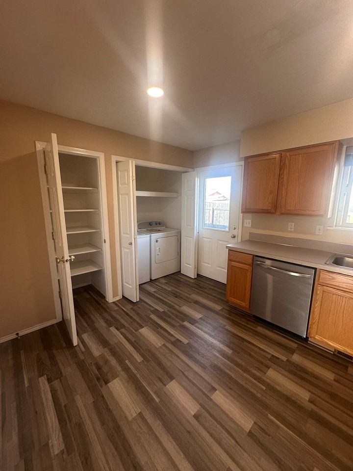 1040 N 2nd St - Photo 6 of 13