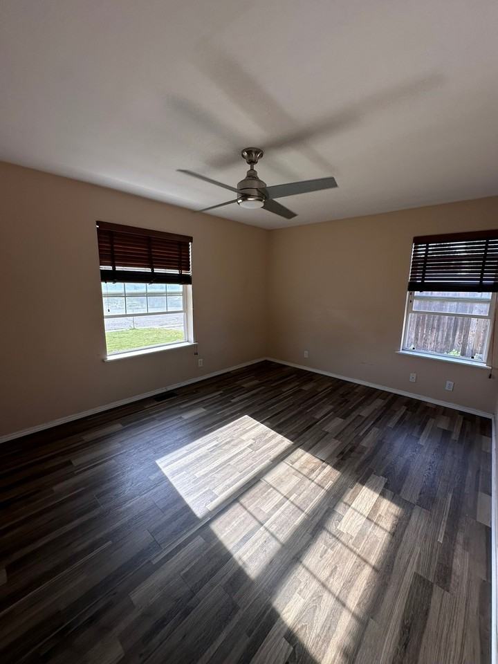 1040 N 2nd St - Photo 7 of 13