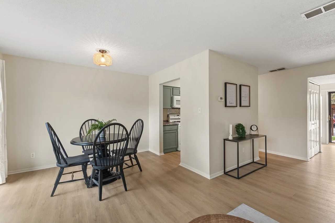 968 Greenwood Trl W - Photo 5 of 20