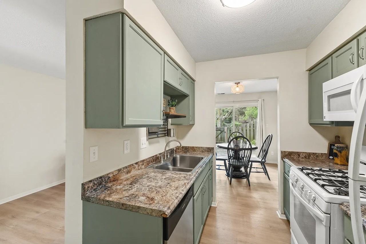968 Greenwood Trl W - Photo 6 of 20