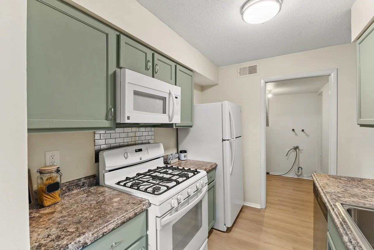 968 Greenwood Trl W - Photo 7 of 20