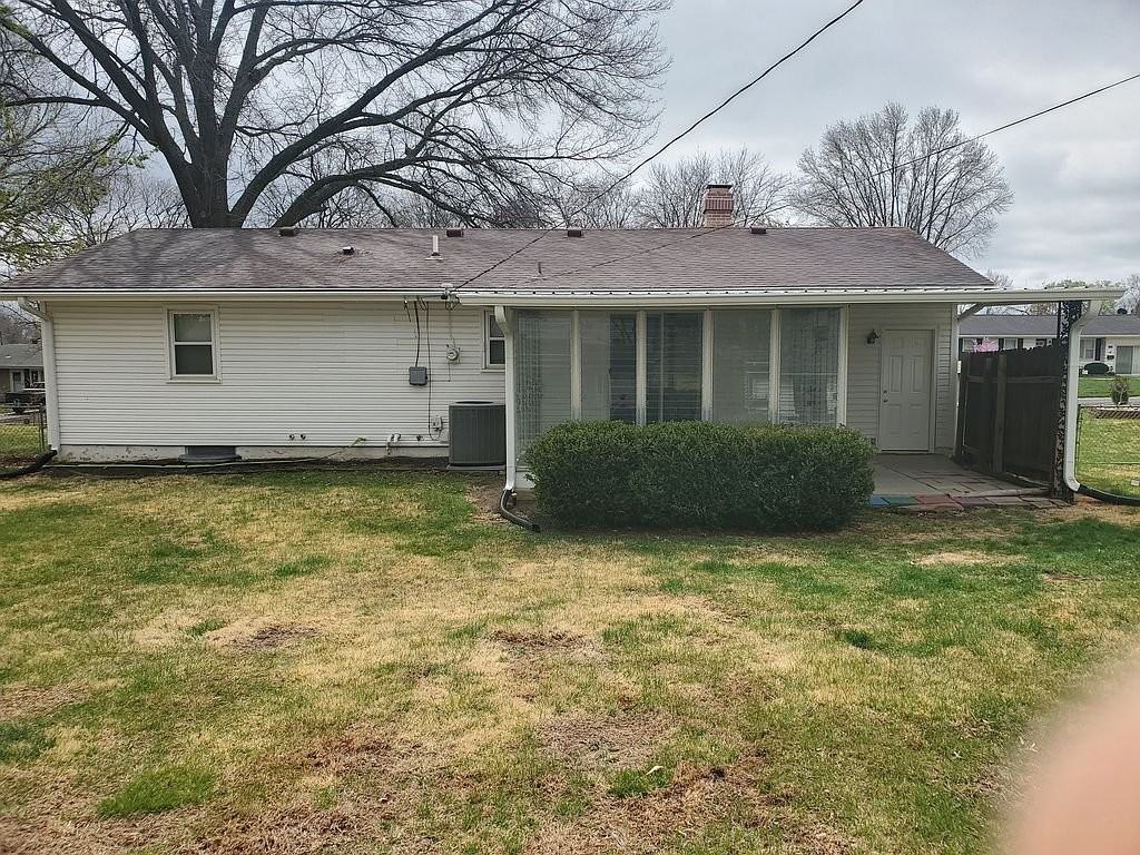3200 Ne 66th Ter - Photo 2 of 19