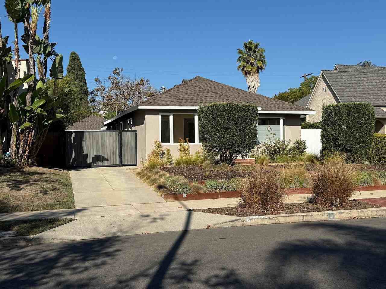 1221 S Curson Ave - Photo 2 of 2