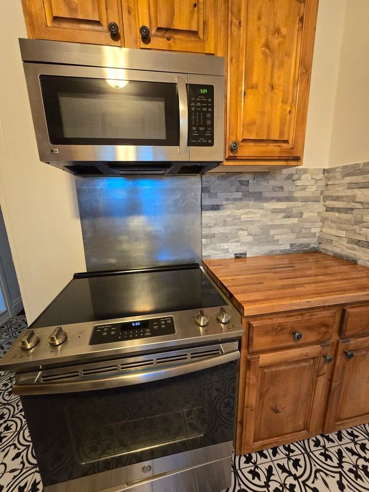 452 S Main St - Photo 4 of 11