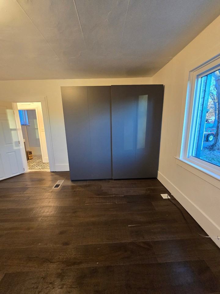 452 S Main St - Photo 7 of 11