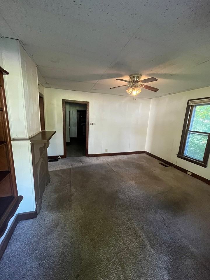 425 Mooresville Pike - Photo 2 of 12