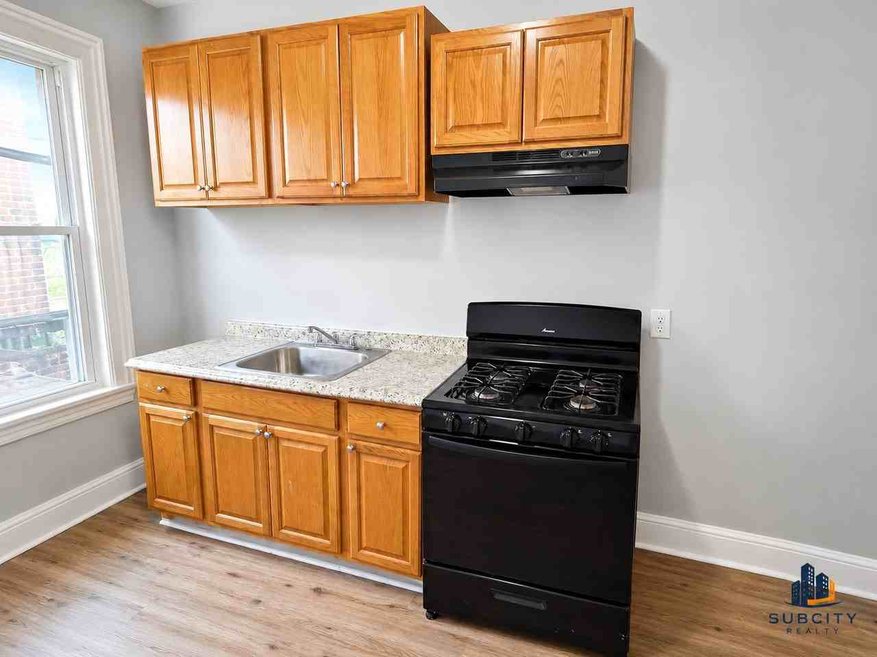 310 Park Ave #4C - Photo 5 of 7