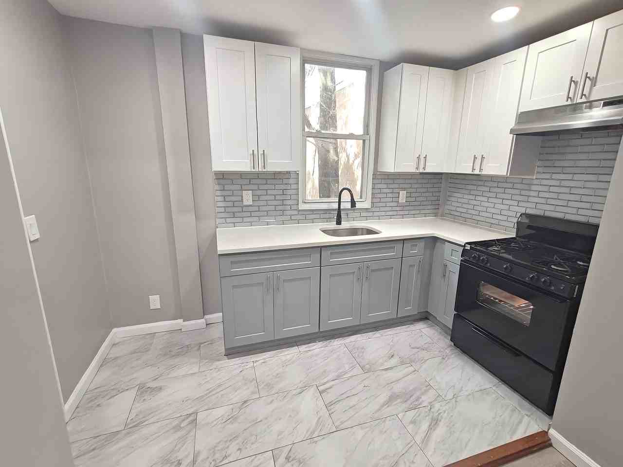 95 Park Ave #2R - Photo 6 of 7