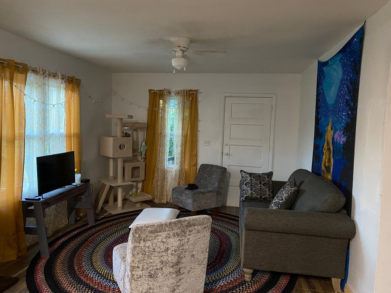 207 Poplar St - Photo 3 of 8