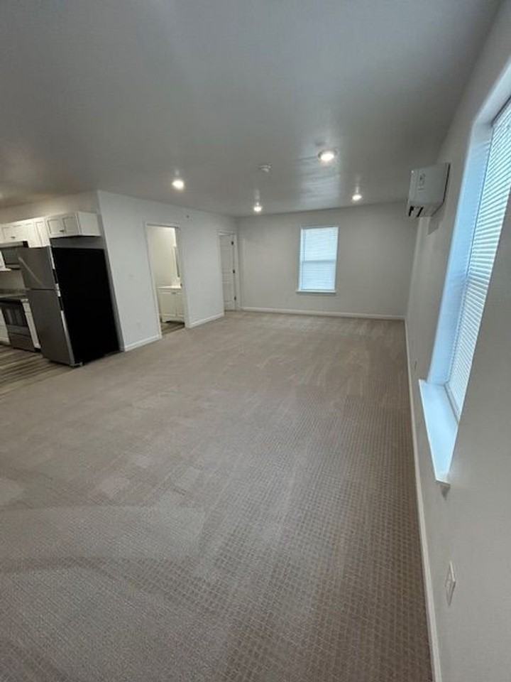 400 James Dr #5 - Photo 3 of 6