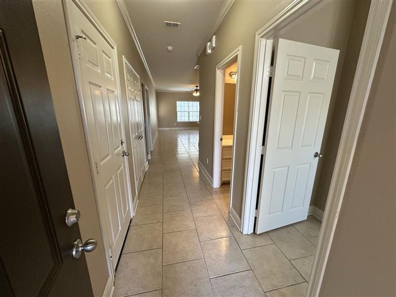 3958 Mobley Cir - Photo 3 of 23