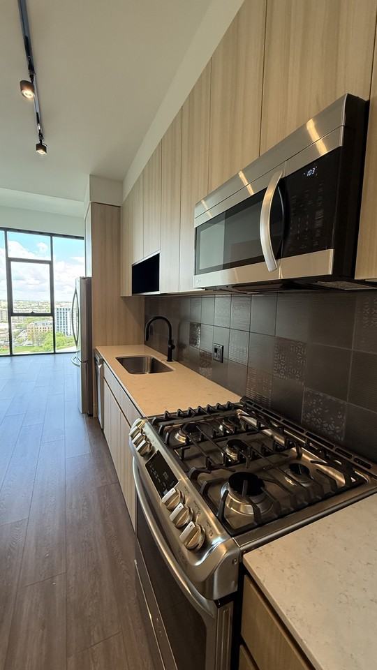 1371 W Randolph St #1509 - Photo 2 of 6